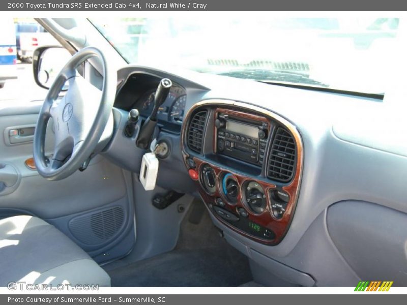 Natural White / Gray 2000 Toyota Tundra SR5 Extended Cab 4x4