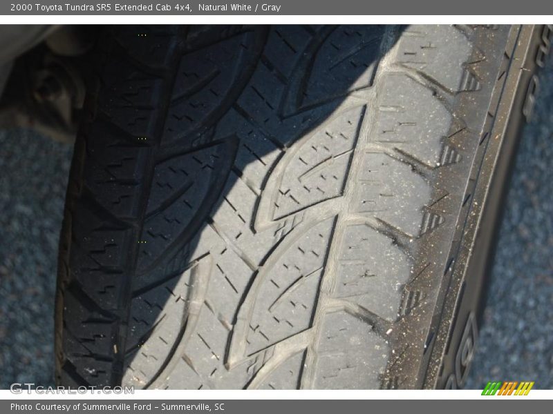 Natural White / Gray 2000 Toyota Tundra SR5 Extended Cab 4x4