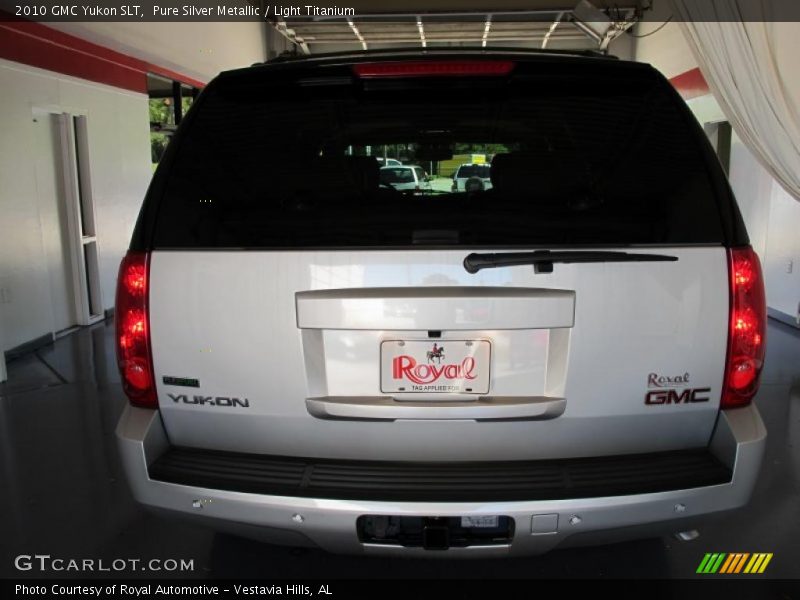 Pure Silver Metallic / Light Titanium 2010 GMC Yukon SLT