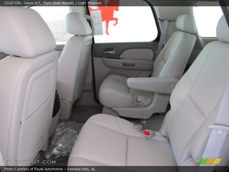 Pure Silver Metallic / Light Titanium 2010 GMC Yukon SLT