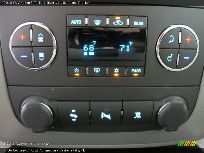 Pure Silver Metallic / Light Titanium 2010 GMC Yukon SLT