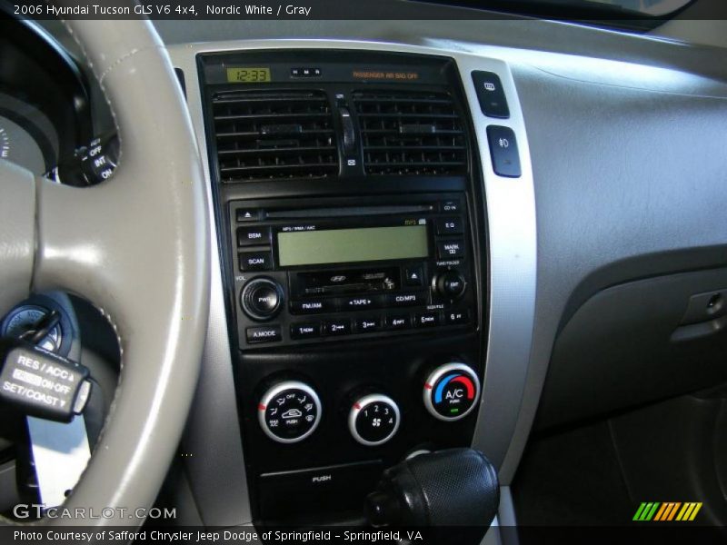 Nordic White / Gray 2006 Hyundai Tucson GLS V6 4x4