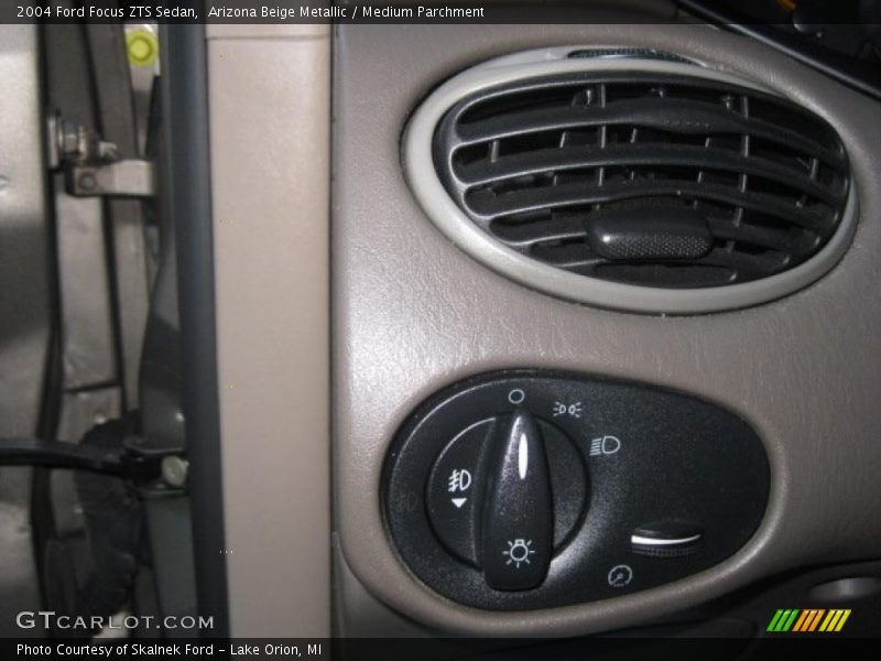 Arizona Beige Metallic / Medium Parchment 2004 Ford Focus ZTS Sedan