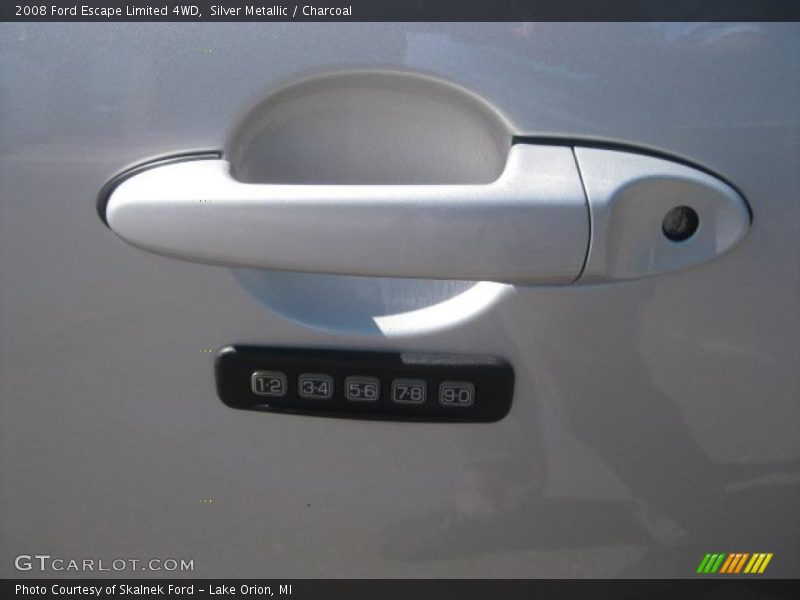 Silver Metallic / Charcoal 2008 Ford Escape Limited 4WD