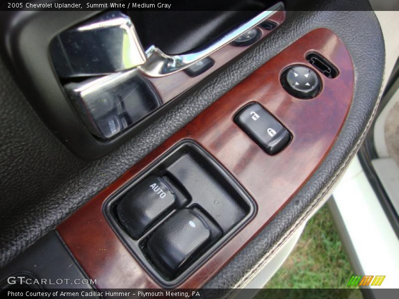 Summit White / Medium Gray 2005 Chevrolet Uplander