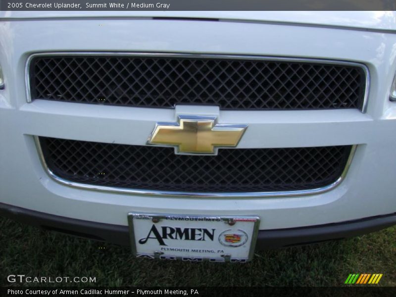 Summit White / Medium Gray 2005 Chevrolet Uplander