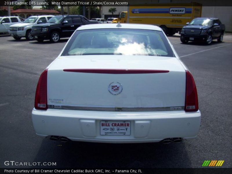 White Diamond Tricoat / Shale/Cocoa Accents 2011 Cadillac DTS Luxury