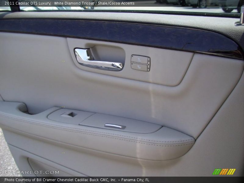 White Diamond Tricoat / Shale/Cocoa Accents 2011 Cadillac DTS Luxury