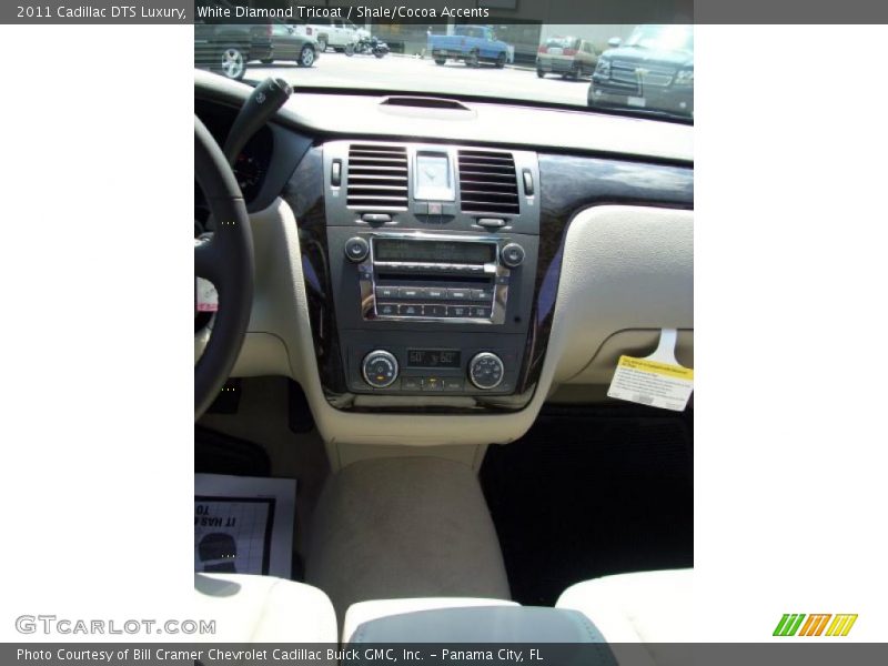 White Diamond Tricoat / Shale/Cocoa Accents 2011 Cadillac DTS Luxury
