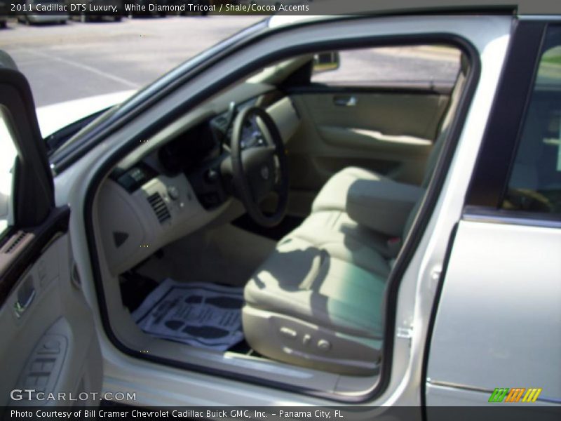 White Diamond Tricoat / Shale/Cocoa Accents 2011 Cadillac DTS Luxury