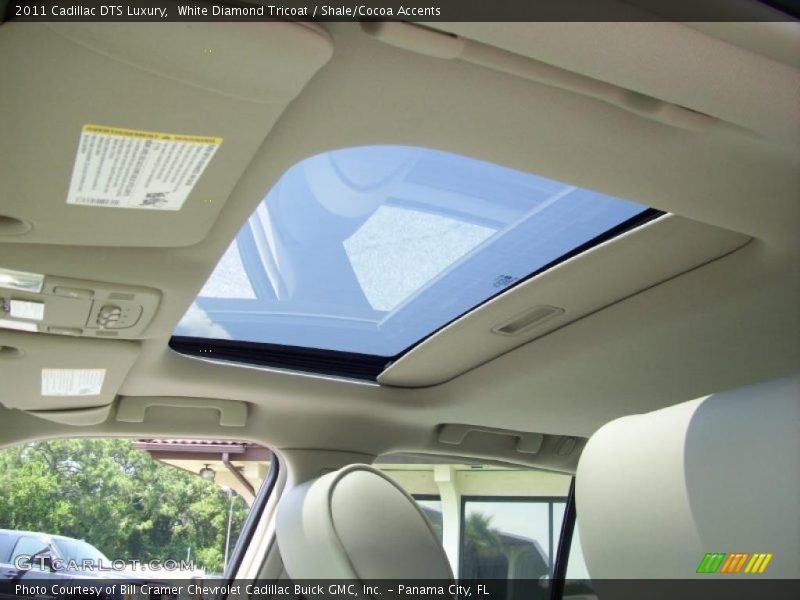 White Diamond Tricoat / Shale/Cocoa Accents 2011 Cadillac DTS Luxury