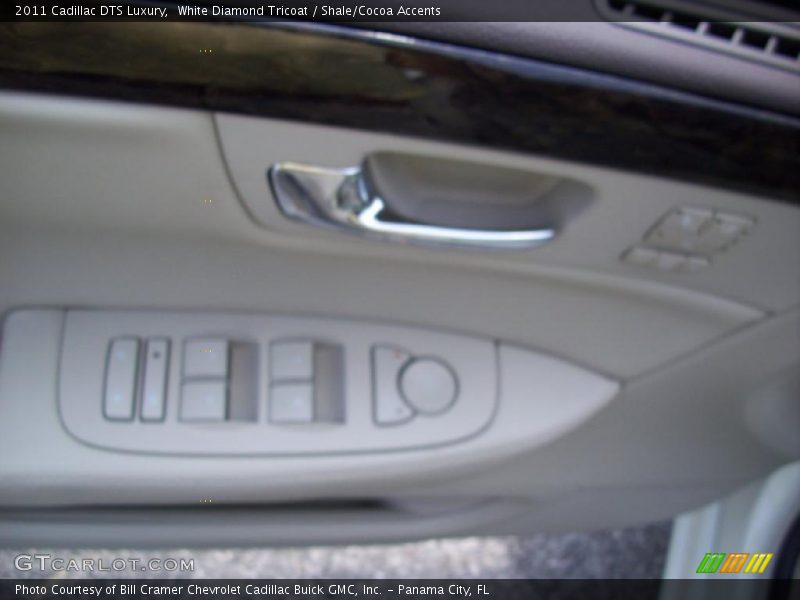 White Diamond Tricoat / Shale/Cocoa Accents 2011 Cadillac DTS Luxury
