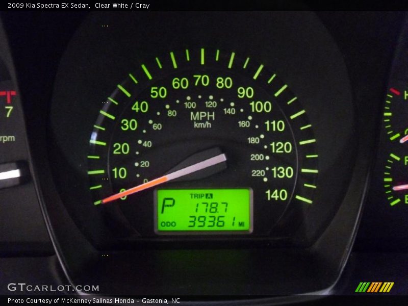 Clear White / Gray 2009 Kia Spectra EX Sedan