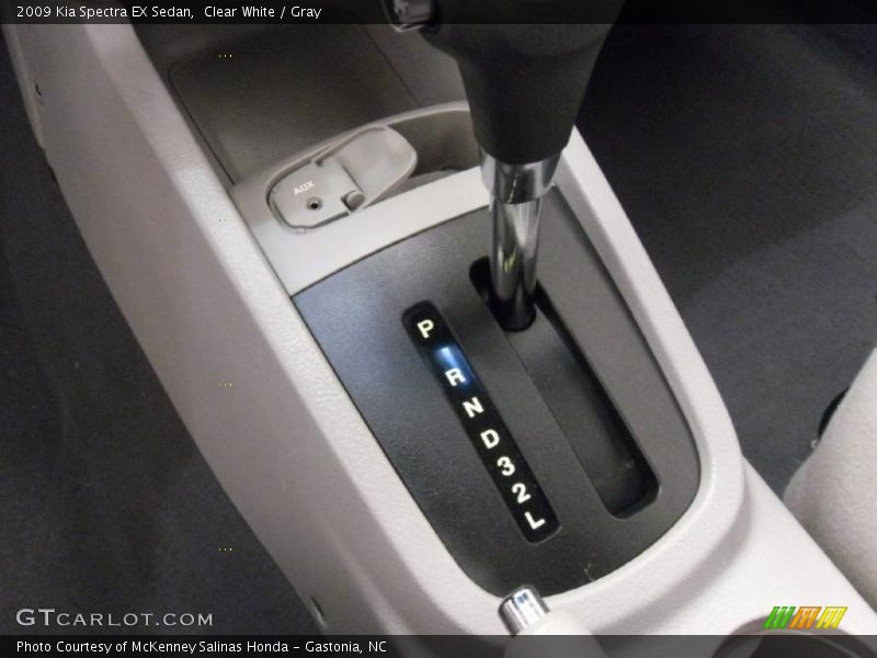 Clear White / Gray 2009 Kia Spectra EX Sedan