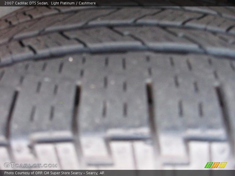 Light Platinum / Cashmere 2007 Cadillac DTS Sedan