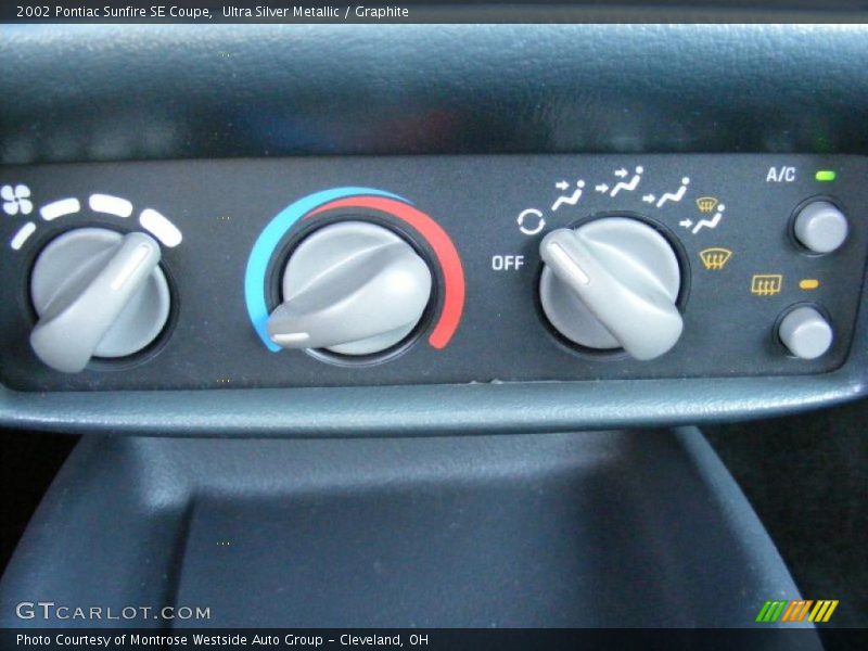 Ultra Silver Metallic / Graphite 2002 Pontiac Sunfire SE Coupe