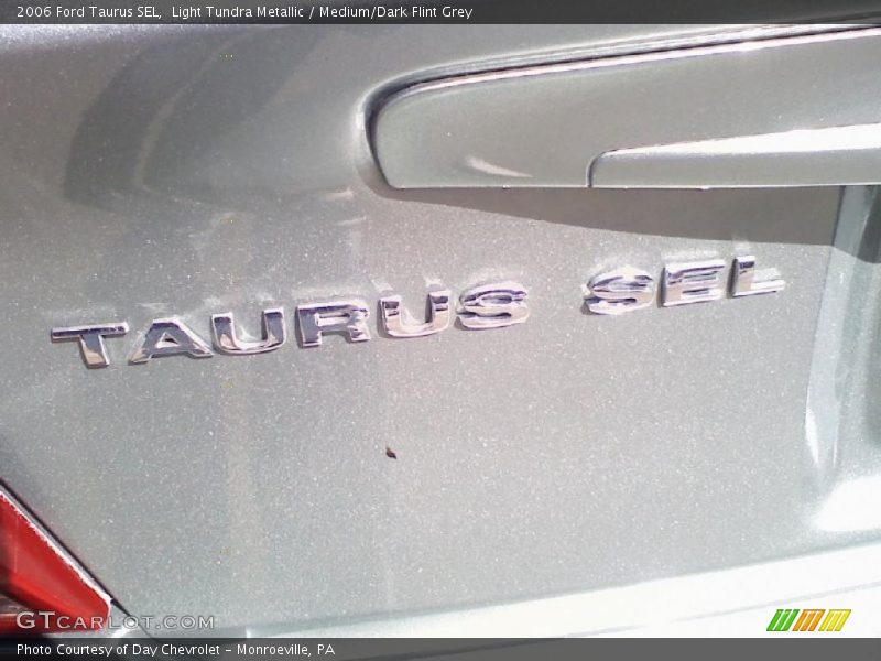 Light Tundra Metallic / Medium/Dark Flint Grey 2006 Ford Taurus SEL