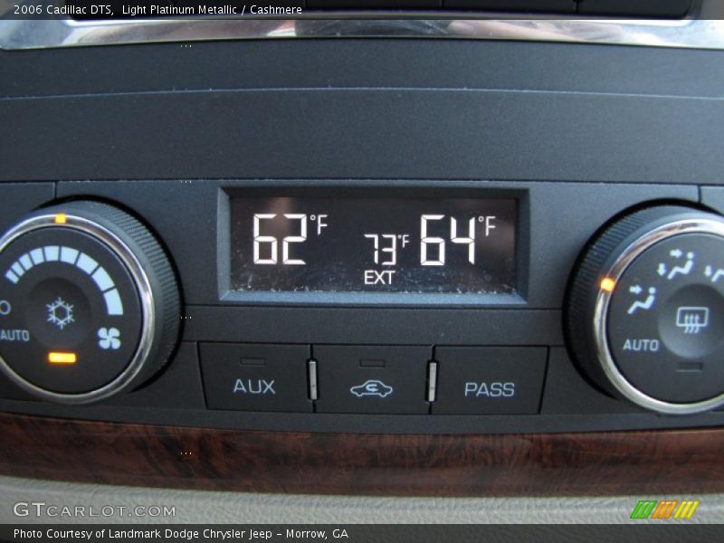 Light Platinum Metallic / Cashmere 2006 Cadillac DTS