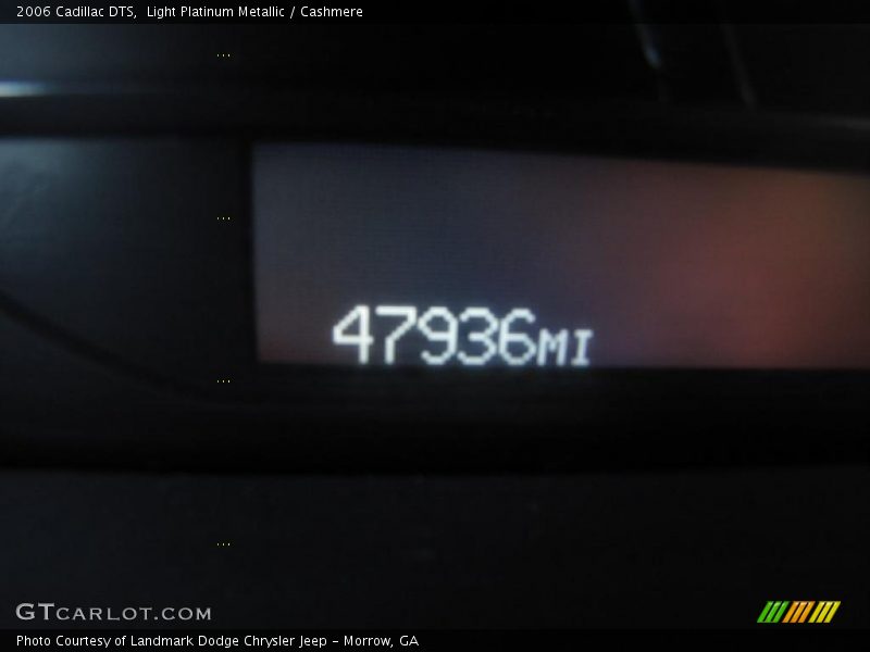 Light Platinum Metallic / Cashmere 2006 Cadillac DTS
