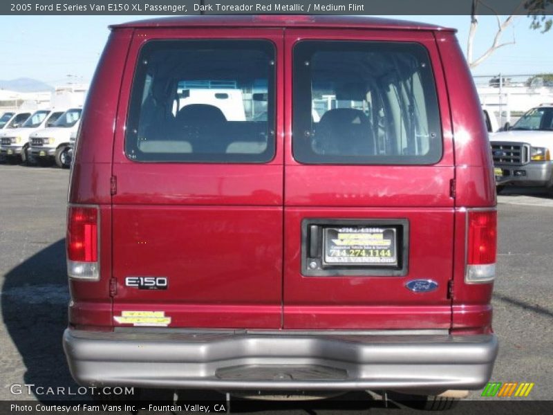 Dark Toreador Red Metallic / Medium Flint 2005 Ford E Series Van E150 XL Passenger