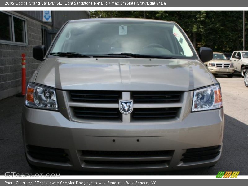 Light Sandstone Metallic / Medium Slate Gray/Light Shale 2009 Dodge Grand Caravan SE