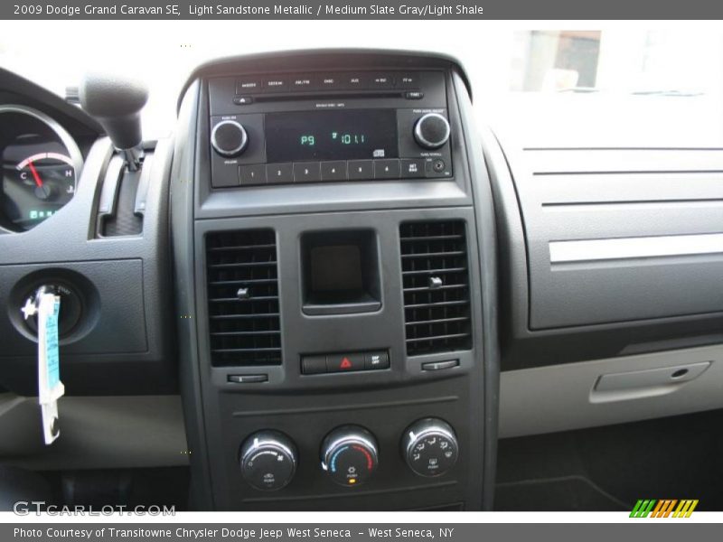 Light Sandstone Metallic / Medium Slate Gray/Light Shale 2009 Dodge Grand Caravan SE