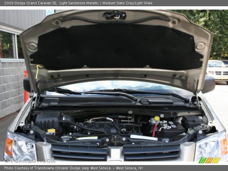 Light Sandstone Metallic / Medium Slate Gray/Light Shale 2009 Dodge Grand Caravan SE