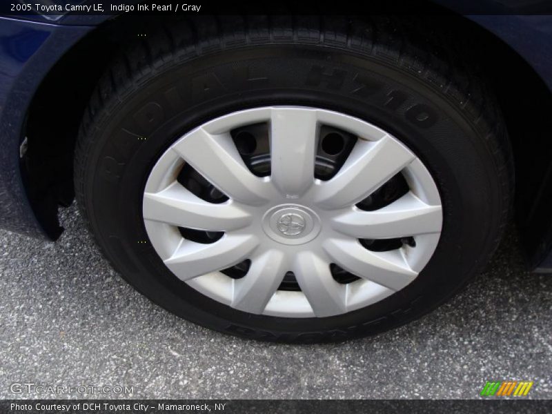 Indigo Ink Pearl / Gray 2005 Toyota Camry LE