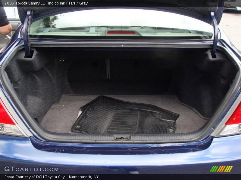 Indigo Ink Pearl / Gray 2005 Toyota Camry LE