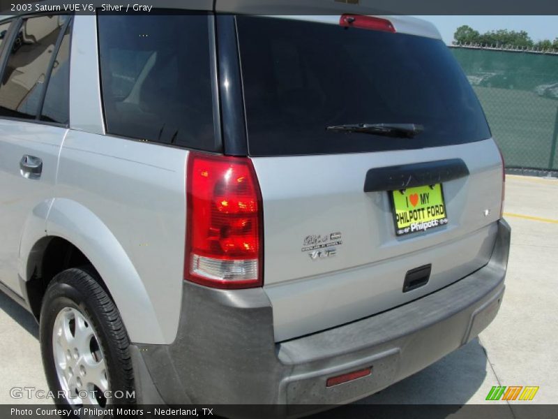 Silver / Gray 2003 Saturn VUE V6
