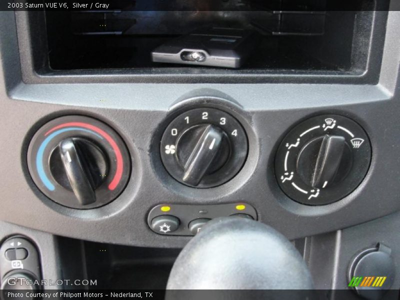 Silver / Gray 2003 Saturn VUE V6