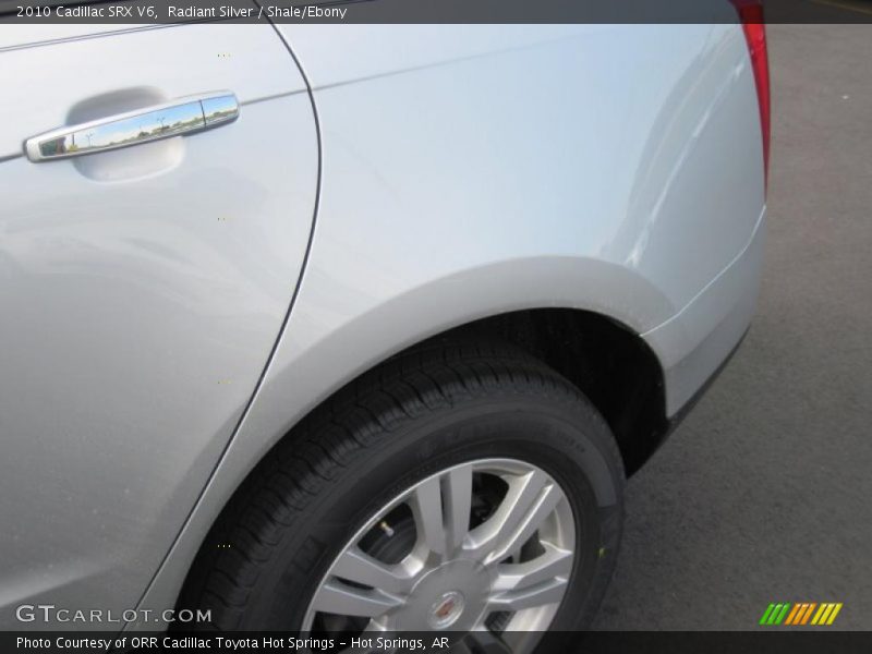 Radiant Silver / Shale/Ebony 2010 Cadillac SRX V6