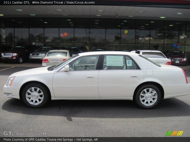 White Diamond Tricoat / Shale/Cocoa Accents 2011 Cadillac DTS