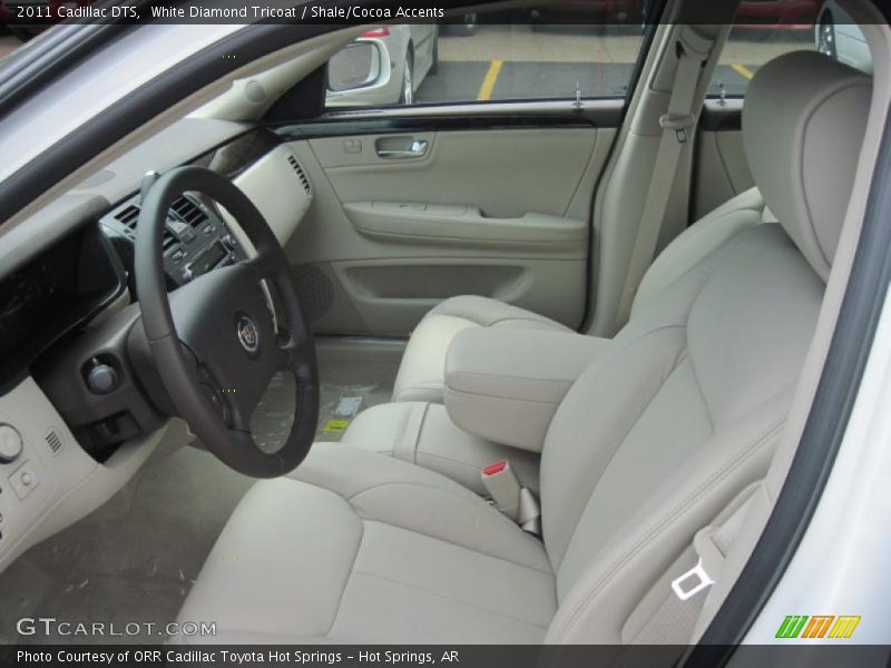 White Diamond Tricoat / Shale/Cocoa Accents 2011 Cadillac DTS