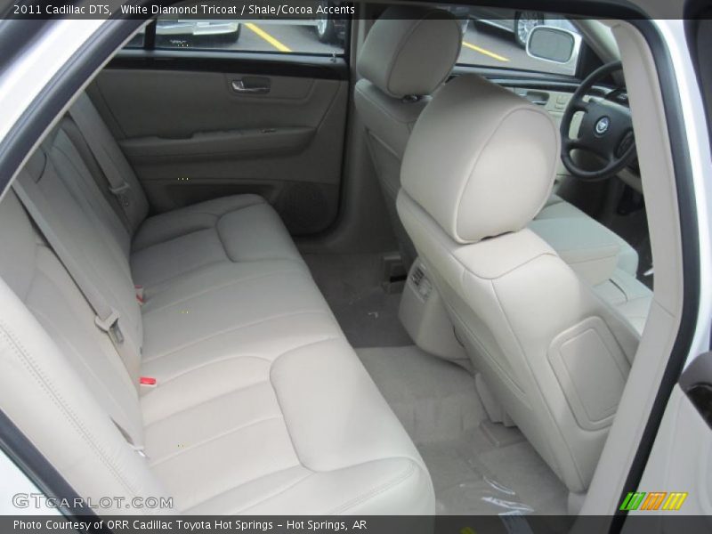 White Diamond Tricoat / Shale/Cocoa Accents 2011 Cadillac DTS
