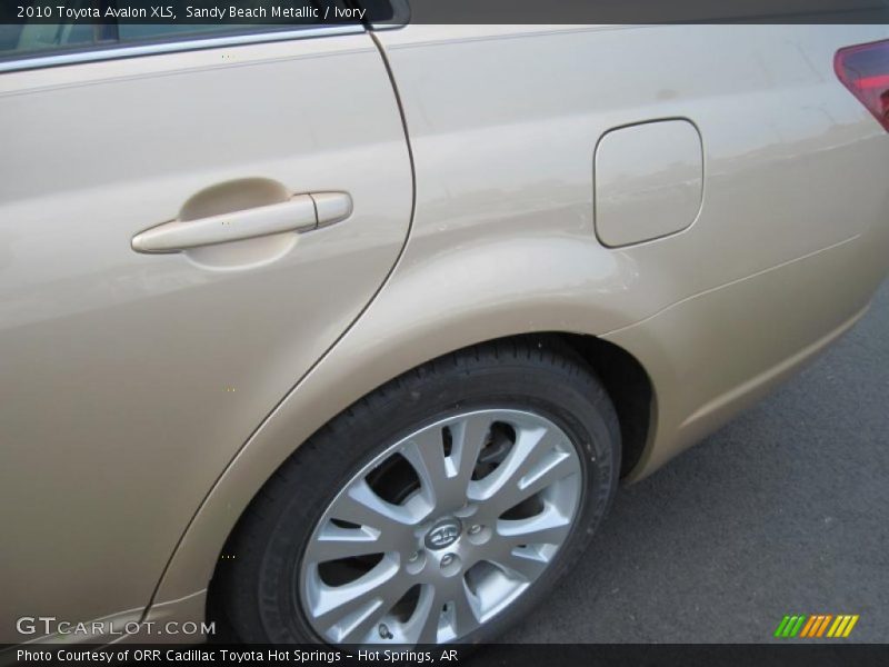 Sandy Beach Metallic / Ivory 2010 Toyota Avalon XLS