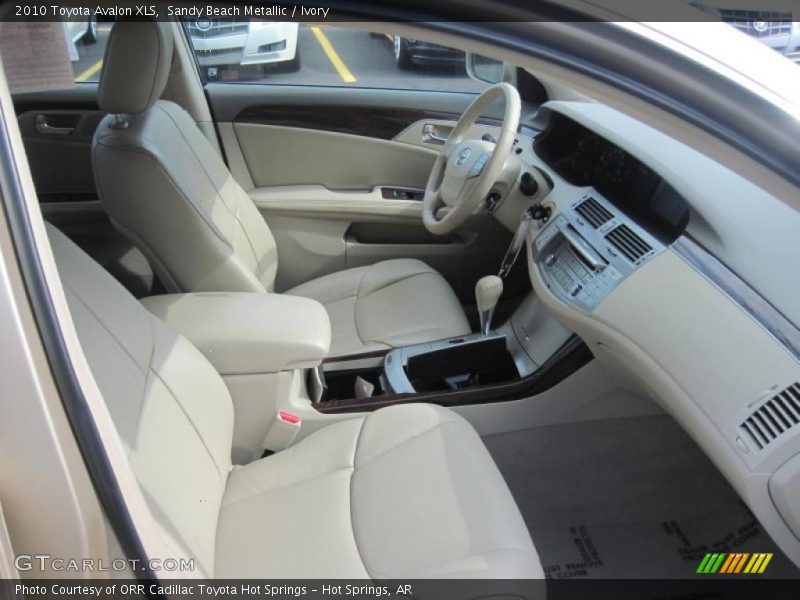 Sandy Beach Metallic / Ivory 2010 Toyota Avalon XLS
