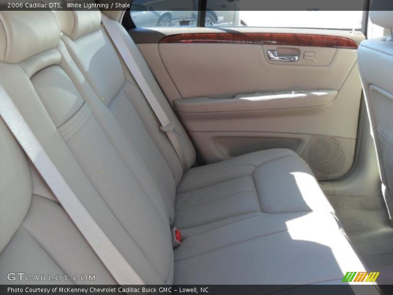 White Lightning / Shale 2006 Cadillac DTS