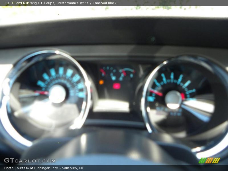 Performance White / Charcoal Black 2011 Ford Mustang GT Coupe