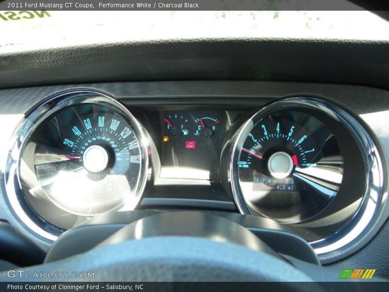 Performance White / Charcoal Black 2011 Ford Mustang GT Coupe