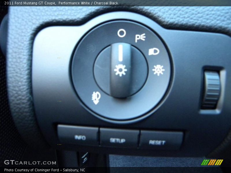 Performance White / Charcoal Black 2011 Ford Mustang GT Coupe