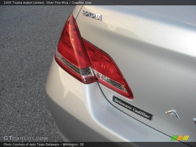 Silver Pine Mica / Graphite Gray 2005 Toyota Avalon Limited