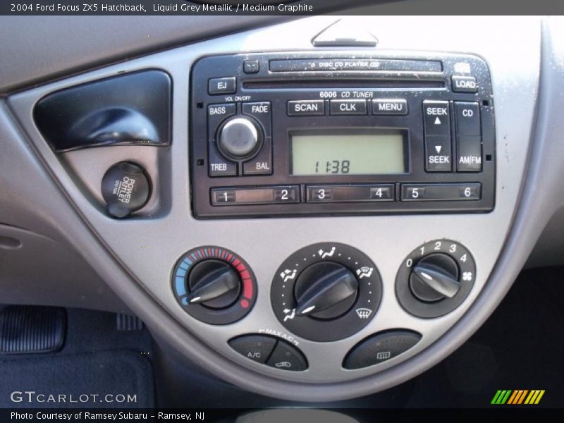 Liquid Grey Metallic / Medium Graphite 2004 Ford Focus ZX5 Hatchback