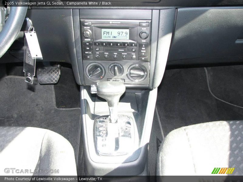 Campanella White / Black 2005 Volkswagen Jetta GL Sedan