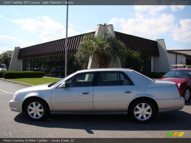 Light Platinum / Ebony 2007 Cadillac DTS Luxury