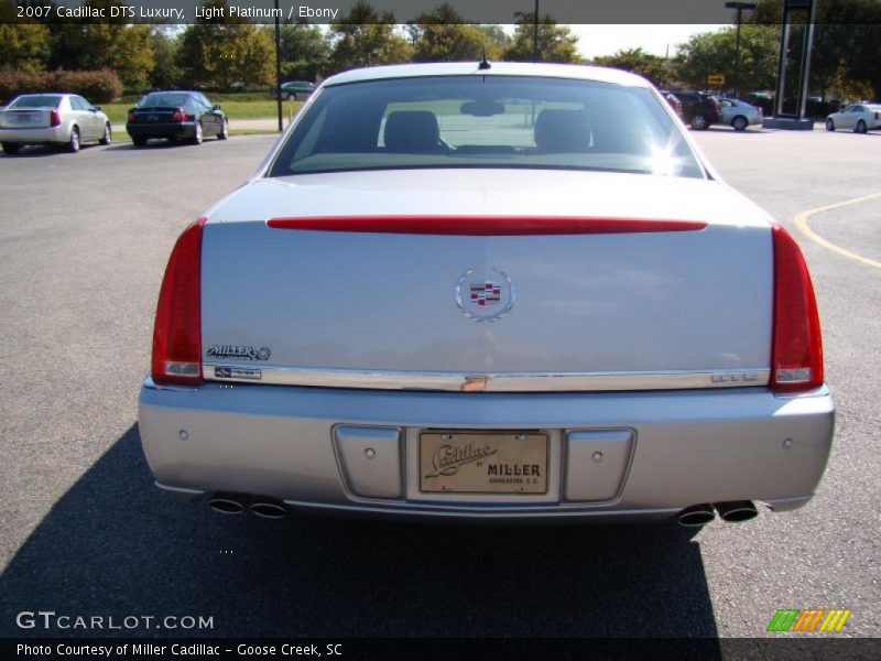 Light Platinum / Ebony 2007 Cadillac DTS Luxury