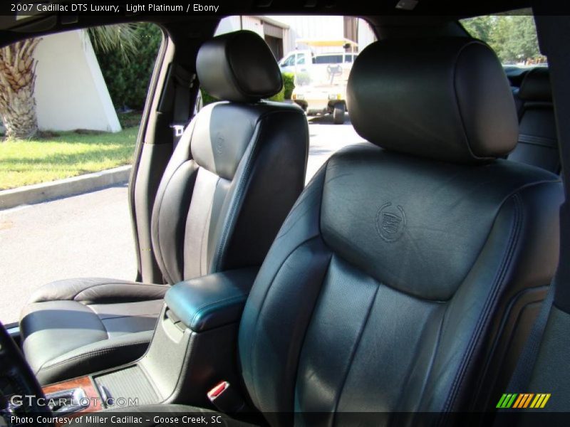Light Platinum / Ebony 2007 Cadillac DTS Luxury