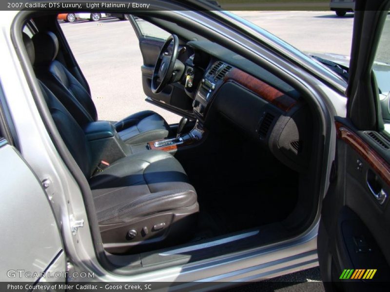Light Platinum / Ebony 2007 Cadillac DTS Luxury