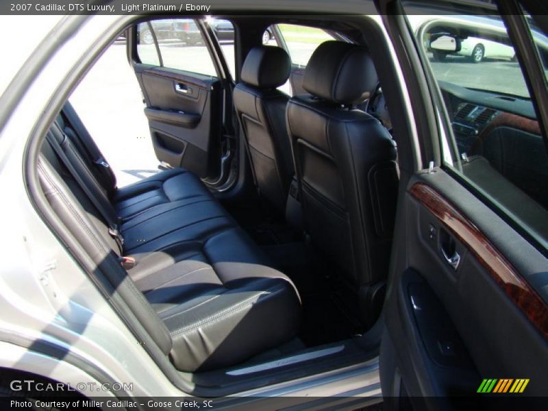 Light Platinum / Ebony 2007 Cadillac DTS Luxury