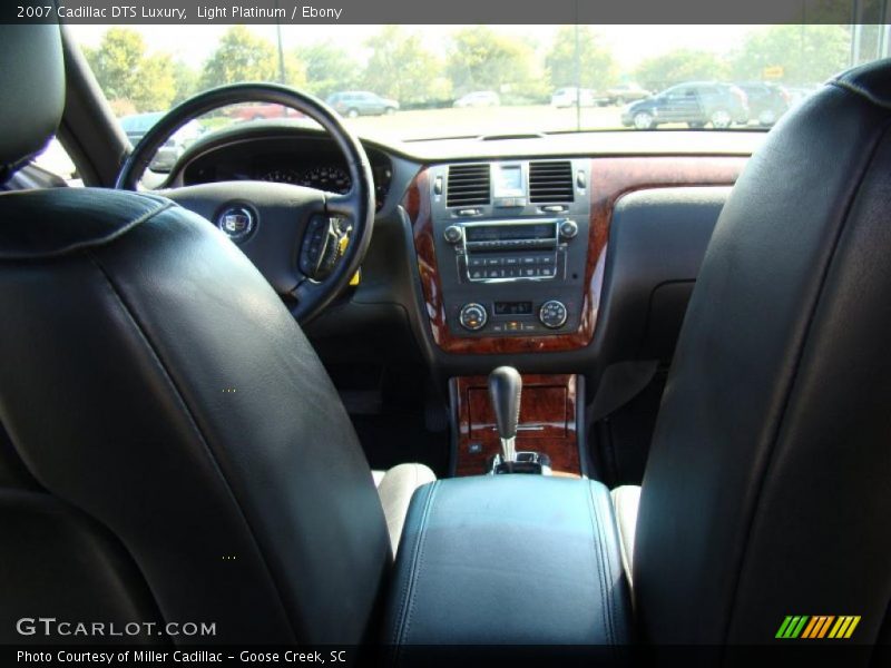 Light Platinum / Ebony 2007 Cadillac DTS Luxury